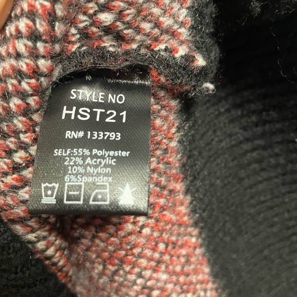 POL Abstract V-Neck Oversized Sweater - Picture 5 of 5